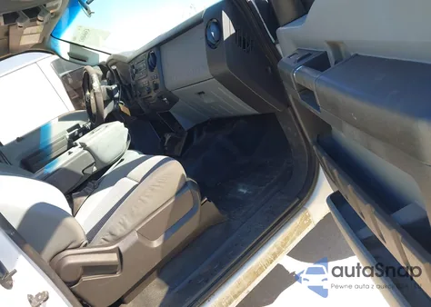 2014 Ford F-250 Xl z USA, uszkodzony, nr VIN 1FT7X2B67EEB45764